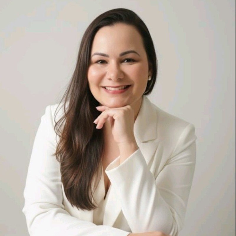 foto de tânia cazella fundadora do blog belas serafinas univesro feminino especialista em curadoria de luxo acessível saúde moda modesta e assuntos diversos femininos.webp